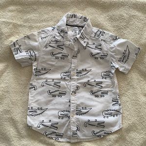 3T Carter’s alligator white button-down, short sleeved shirt